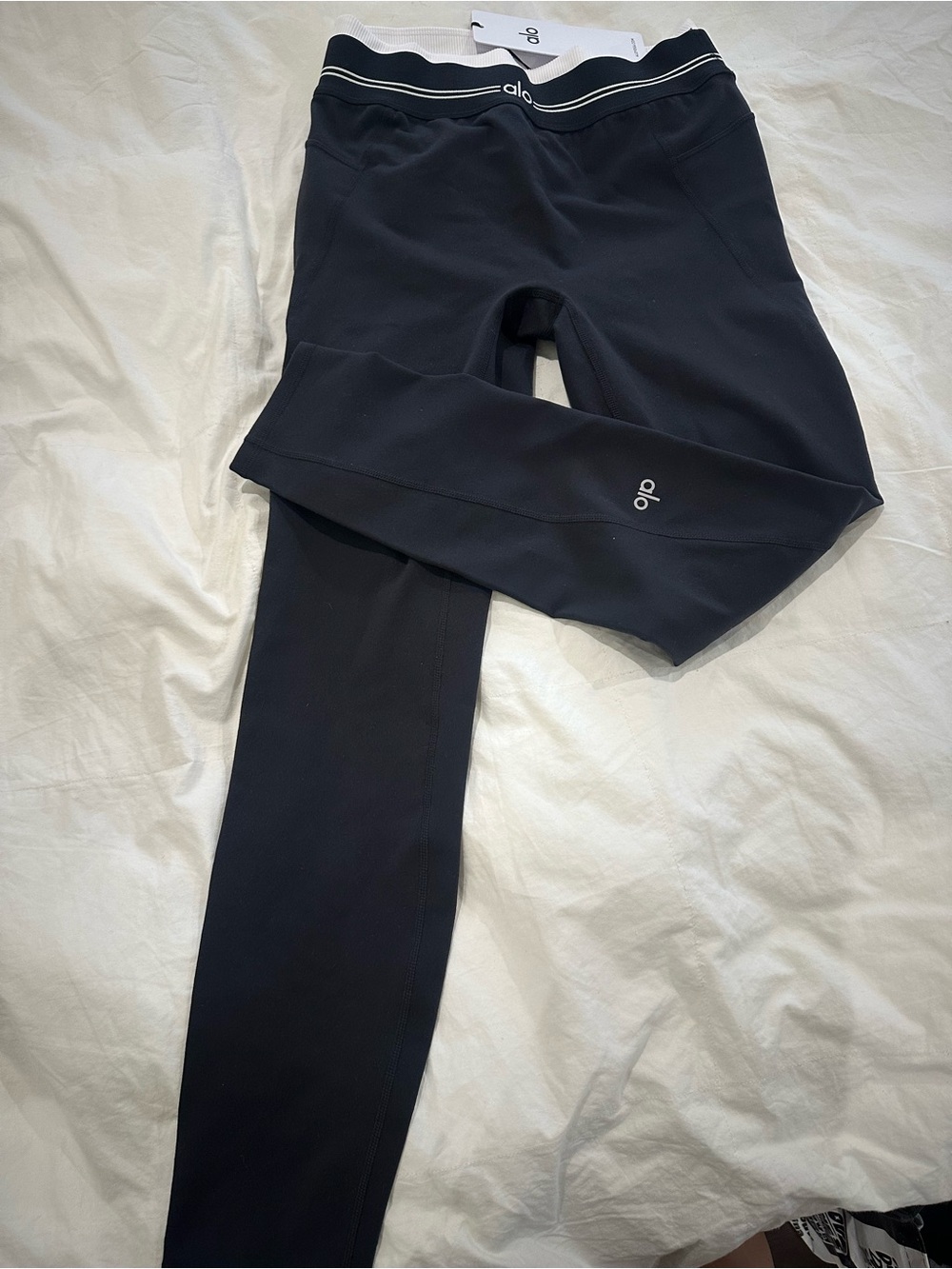 ALO Yoga women’s Black Logo Leggings